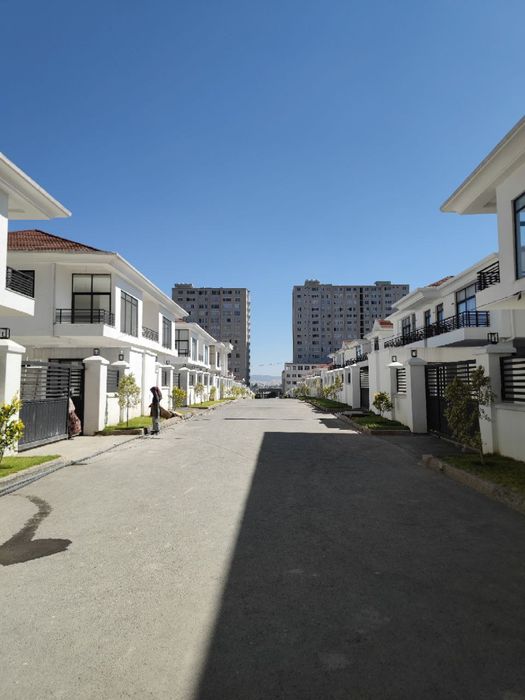 Villa Row